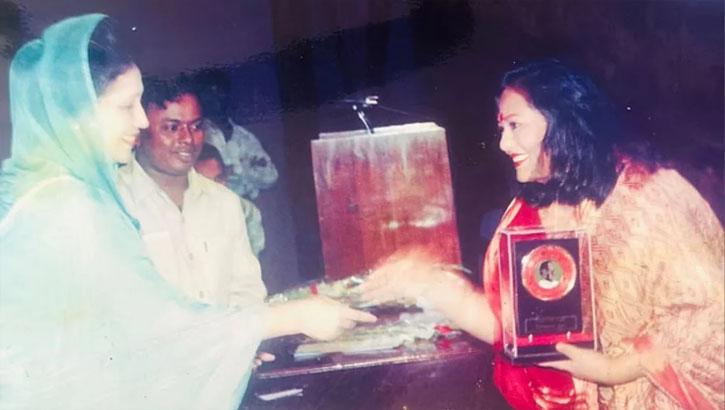 খালেদা জিয়াকে স্মরণ করে ‘পাগল মন’ গায়িকা